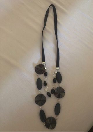 Collana bigiotteria nera con pendenti