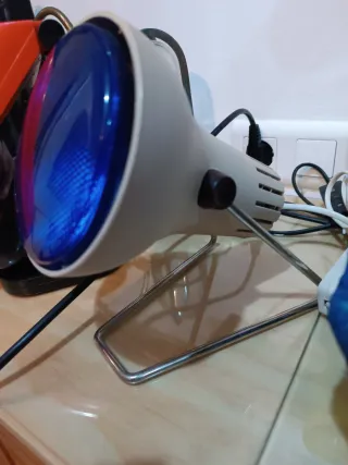 Lámpara de mesa beige y azul