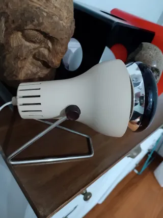 Lámpara de mesa beige y azul