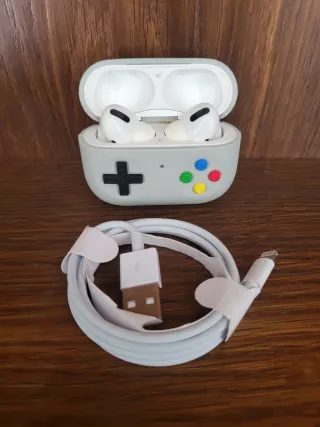 AirPods Pro con funda de mando