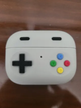 AirPods Pro con funda de mando