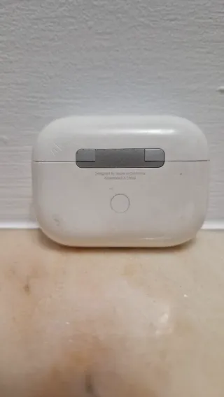 AirPods Pro con funda de mando