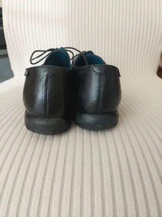 Zapatos Camper de cordones negros