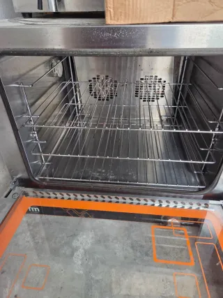 Horno industrial Fm naranja esta sin usar