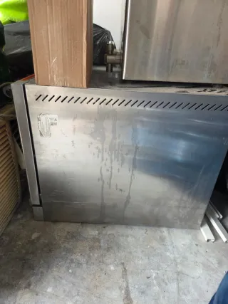 Horno industrial Fm naranja esta sin usar