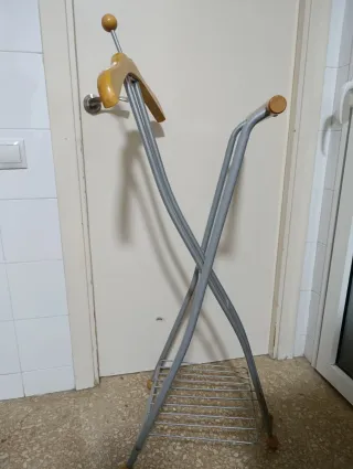 Galán Caballero Perchero de pie madera y metal