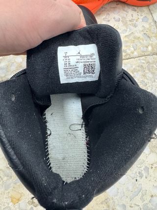 Zapatillas Jordan Negras y Naranjas