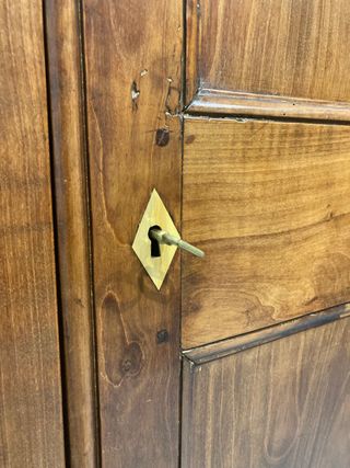 Antiguo armario cerezo restaurado