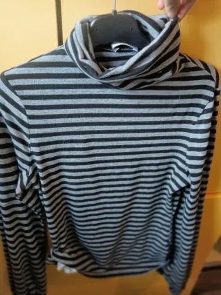 Maglione a collo alto a righe