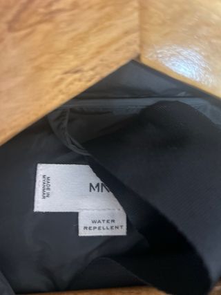 Chaqueta acolchada negra .. verdosa o mcon capucha