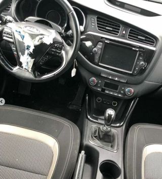 Kia 382205 faro antiniebla izquierdo 92201a2l ceed