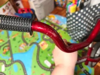 Bicicleta de equilibrio roja