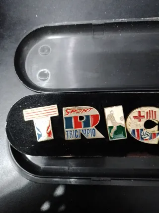 Pins FC Barcelona Tricampeón
