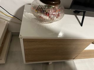 Mueble TV blanco y madera