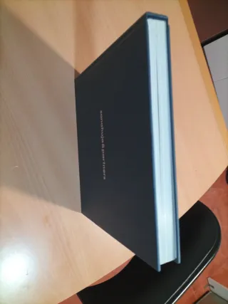 Libro arquitectura de "Sanahuja & partners"