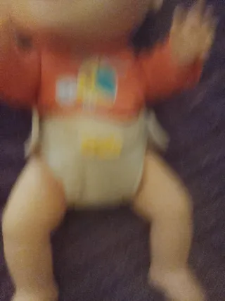 Muñeco bebé llorón con pañal