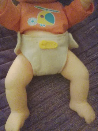 Muñeco bebé llorón con pañal