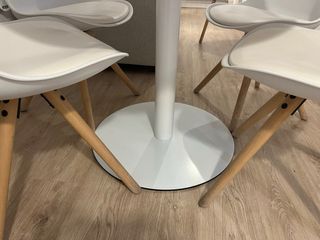 Mesa redonda Ofiprix con 4 sillas