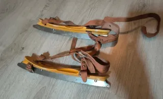 Par de patines de hielo vintage
