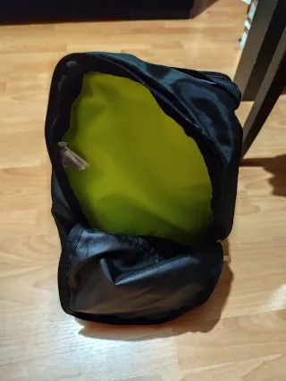 Lote zapatillas fútbol, espinilleras y bolsa