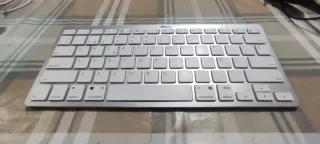 Teclado Bluetooth Trust Plata y Blanco