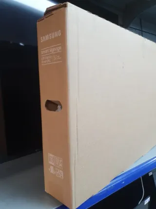 Monitor Samsung QM32C