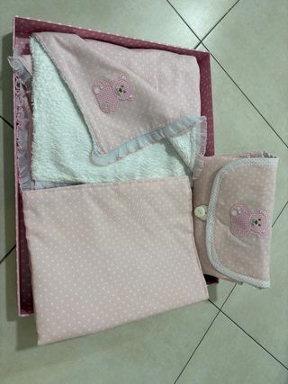 Conjunto bebe osito rosa.
