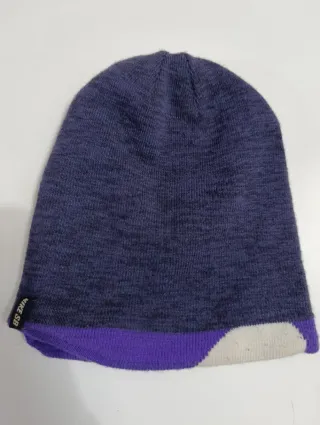 Gorro Nike reversible morado y blanco