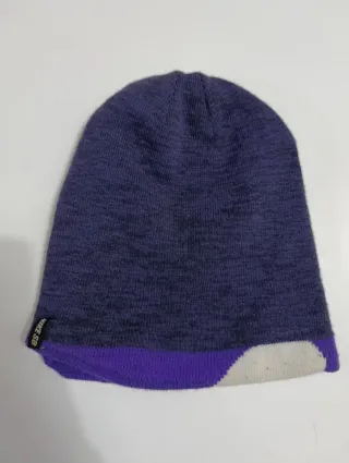Gorro Nike reversible morado y blanco