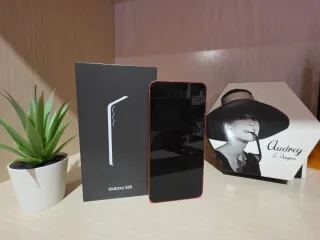 Samsung S25 Coral 256GB con Garantía