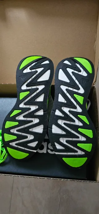 Adidas adizero Aruku W.