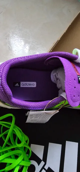 Adidas adizero Aruku W.