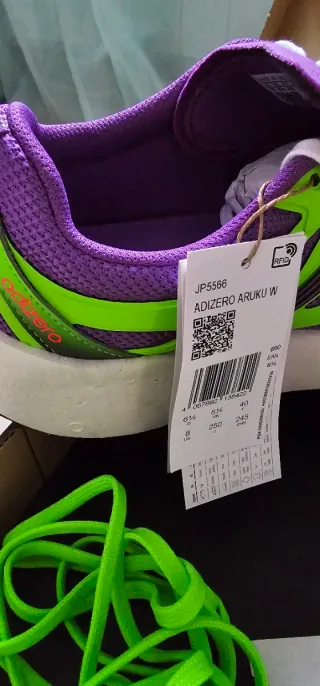 Adidas adizero Aruku W.