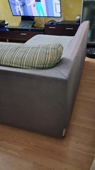 Sofá modular azul y gris.