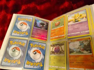 2 Álbumes Pequeños Cartas Pokémon + 1 Álbum Grande