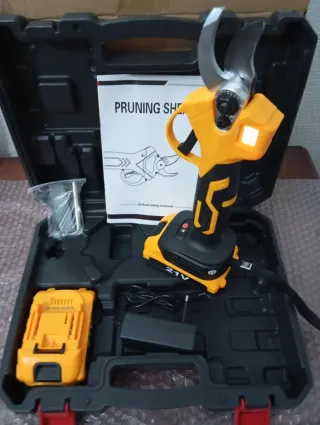 TIJERAS DE PODA INALÁMBRICAS RECARGABLES.