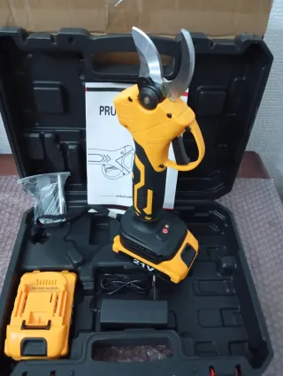 TIJERAS DE PODA INALÁMBRICAS RECARGABLES.