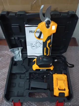 TIJERAS DE PODA INALÁMBRICAS RECARGABLES.