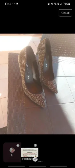 Décolleté con strass