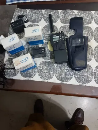 Walkie Yaesu FT-23 2m FM Transceiver con accesorio