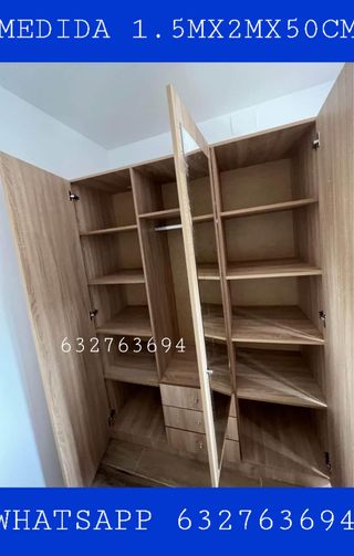 Armario de madera con espejo