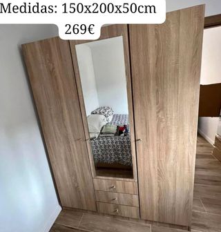 Armario de madera con espejo