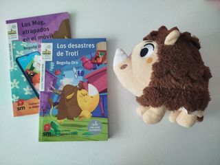 Pack de libros + peluche troti