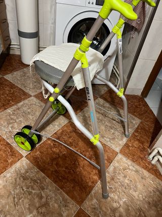 Andador 2 ruedas con asiento