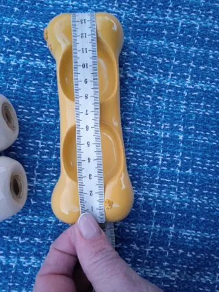 Set divertente di sale e pepe in ceramica con base a forma di osso e cani