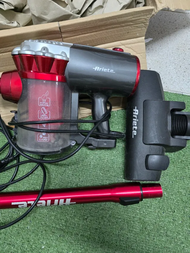 Aspirador Escoba Ariete ROTO PARA PIEZAS