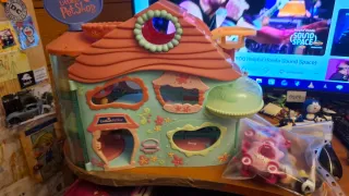 Casa Petshop Articulada con 8 Muñecos