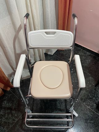 Silla de ruedas para baño y ducha