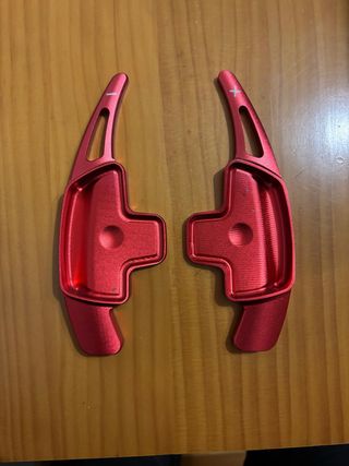 Palancas de levas rojas