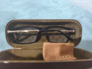 Gafas Gucci Negras y Doradas